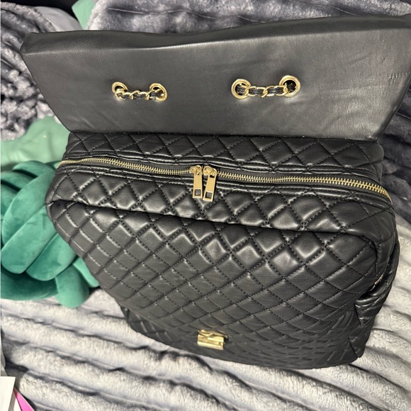 EUC Elegant Black Quilted Women\'s Carry On Travel Bag main image 13